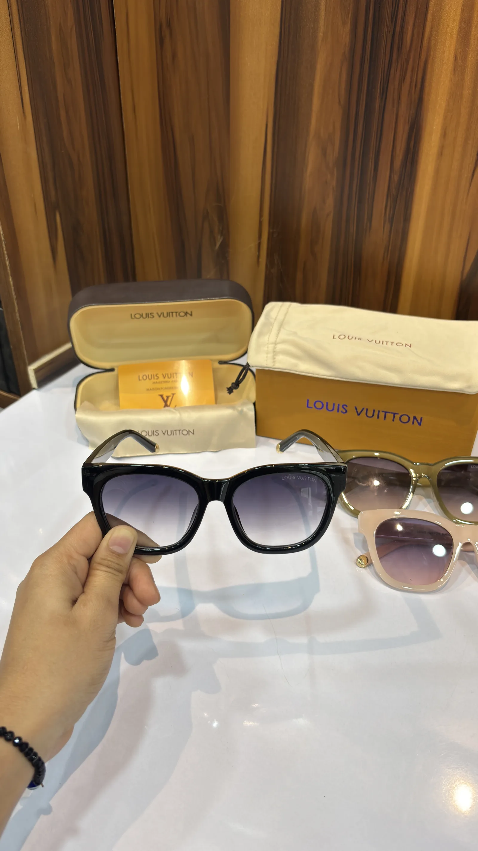 LV SUNGLASSES 