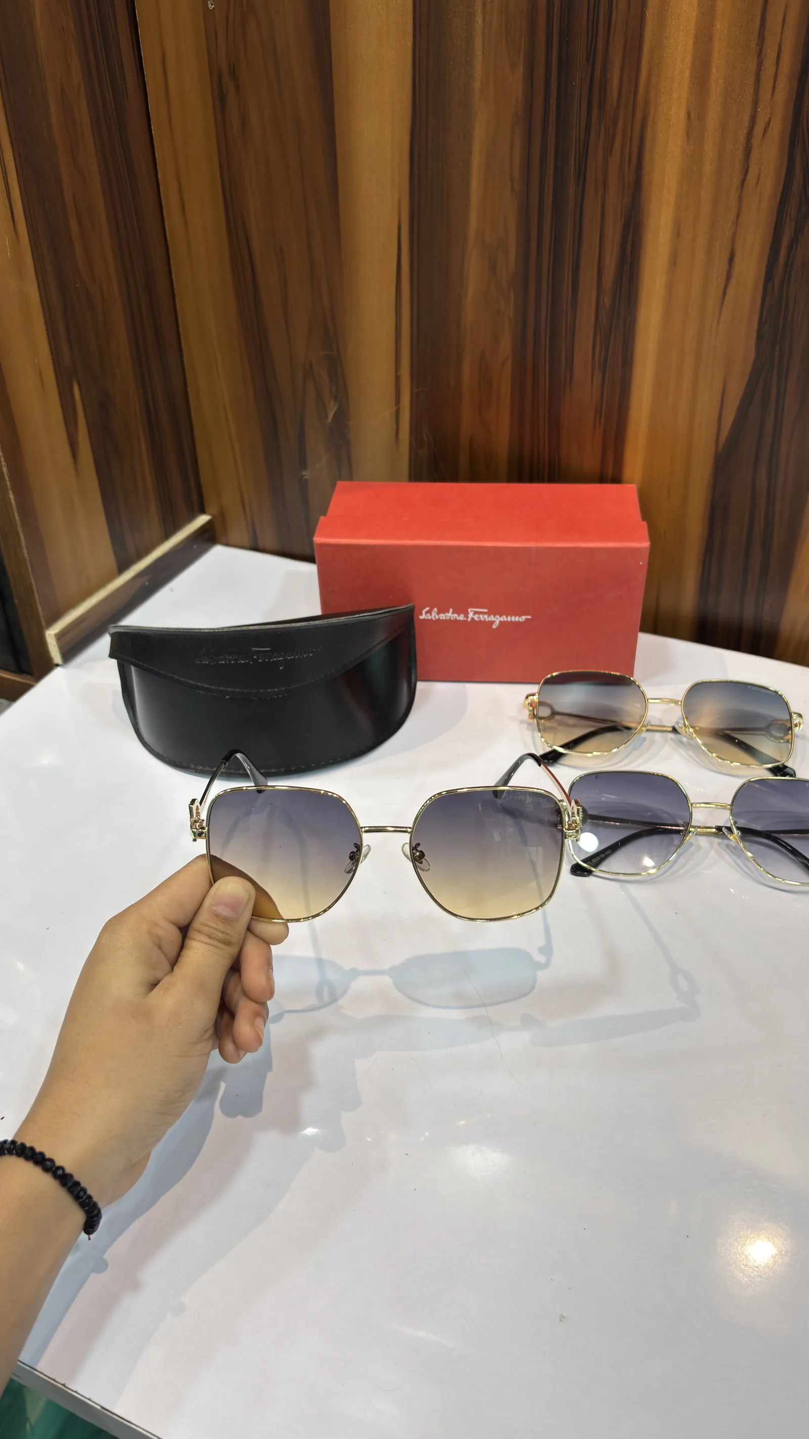 FERRAGAMO SUNGLASSES 