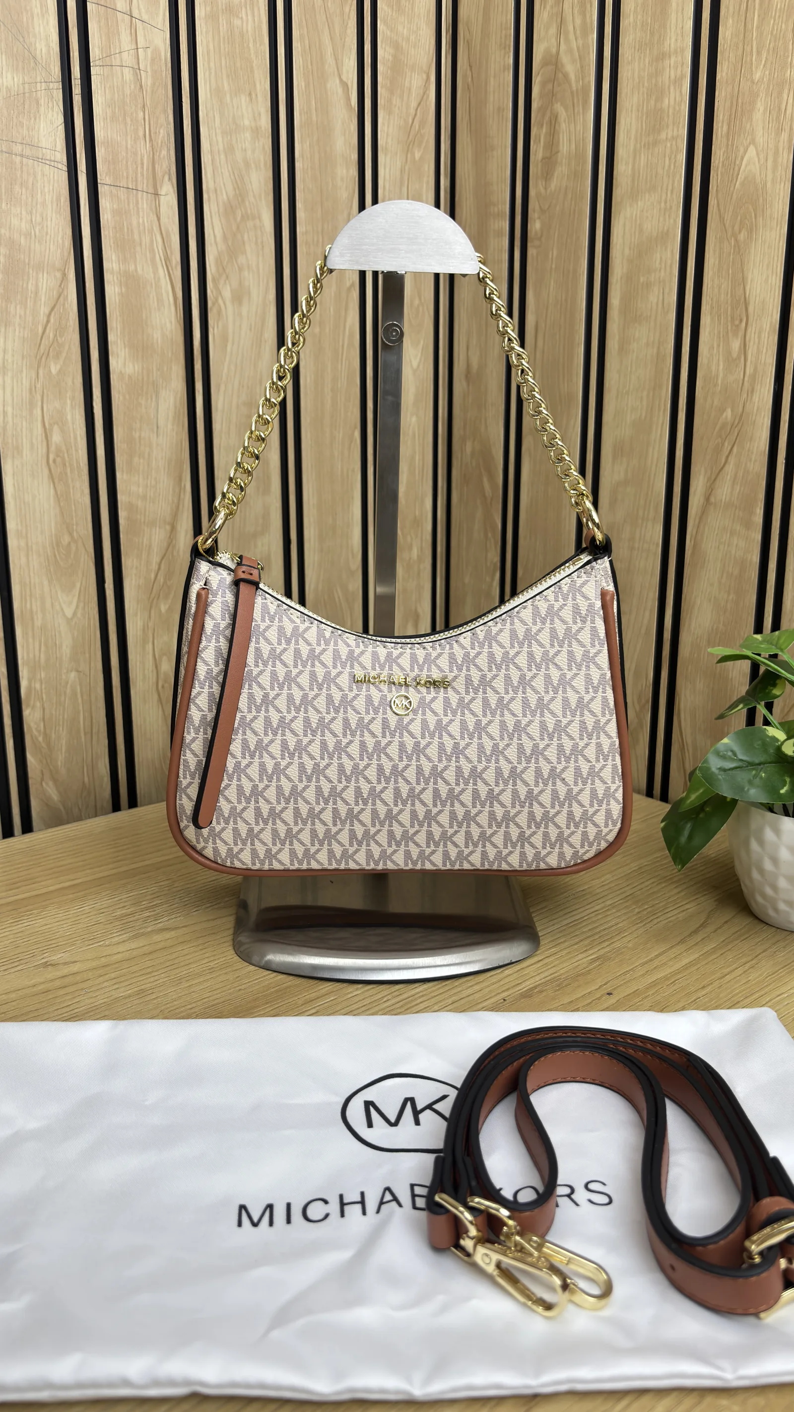 Michael Kors Jet Set Charm Small Shoulder Bag