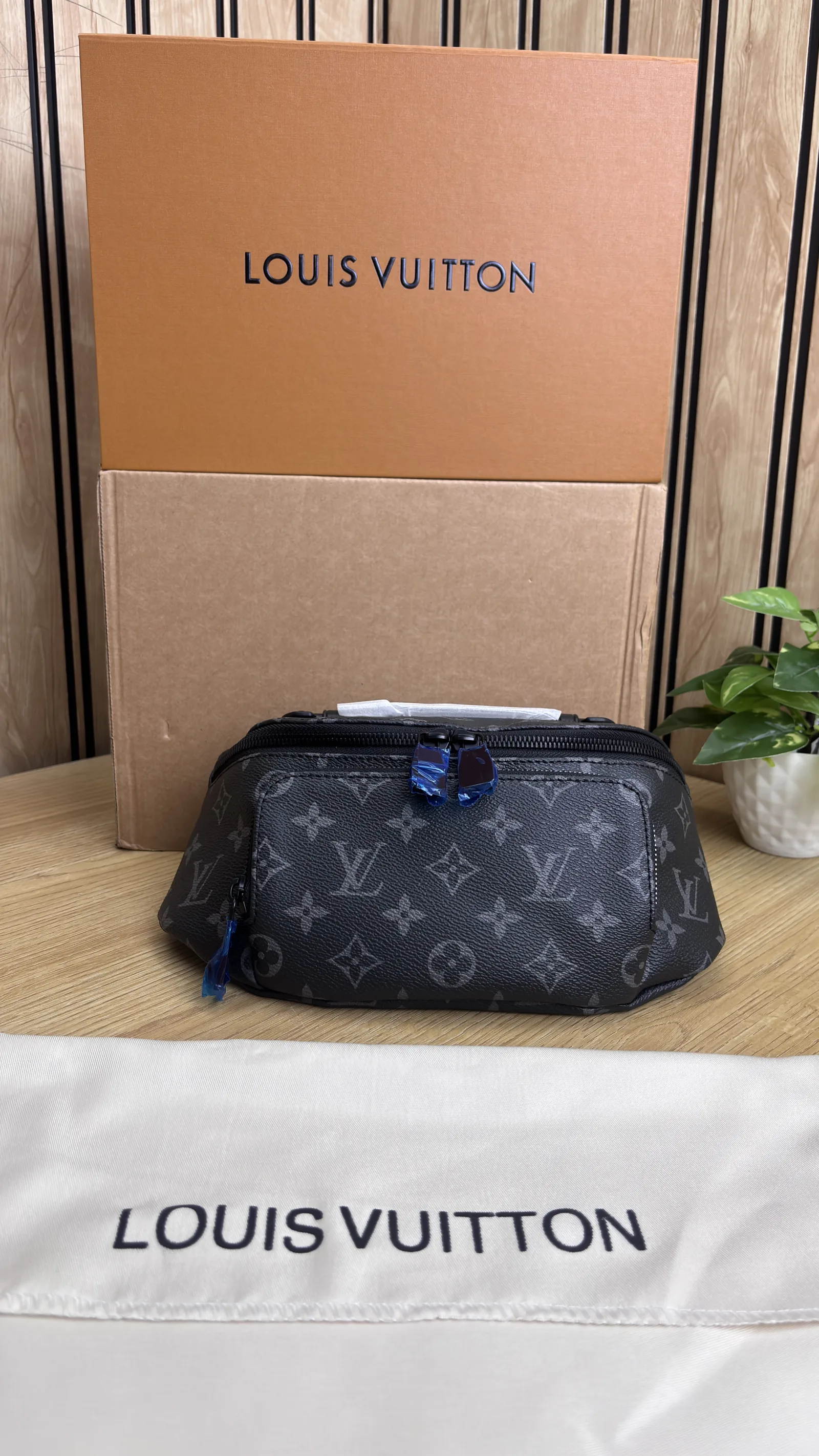 LV RUSH BUM BAG