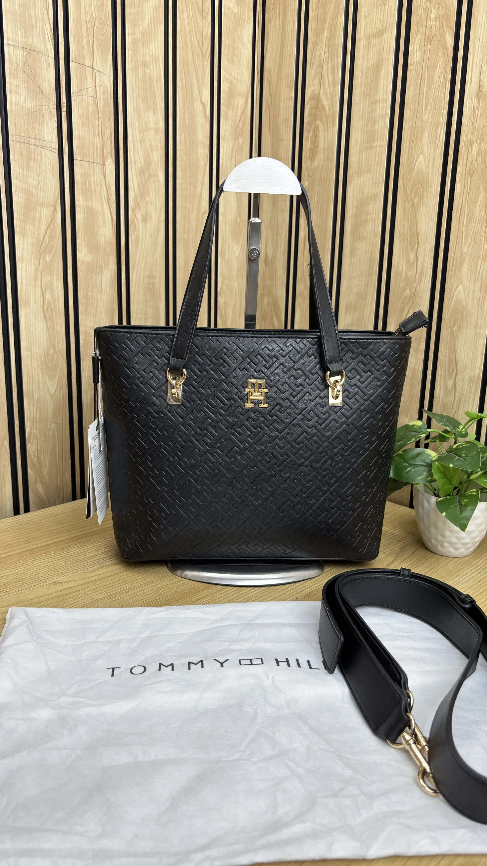 TOMMY HILFIGER HAND BAG
