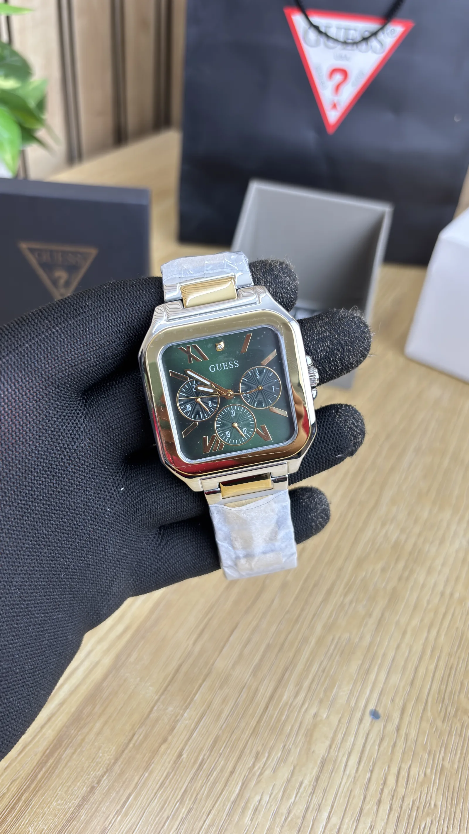 GUESS WATCH 100% OG 0218