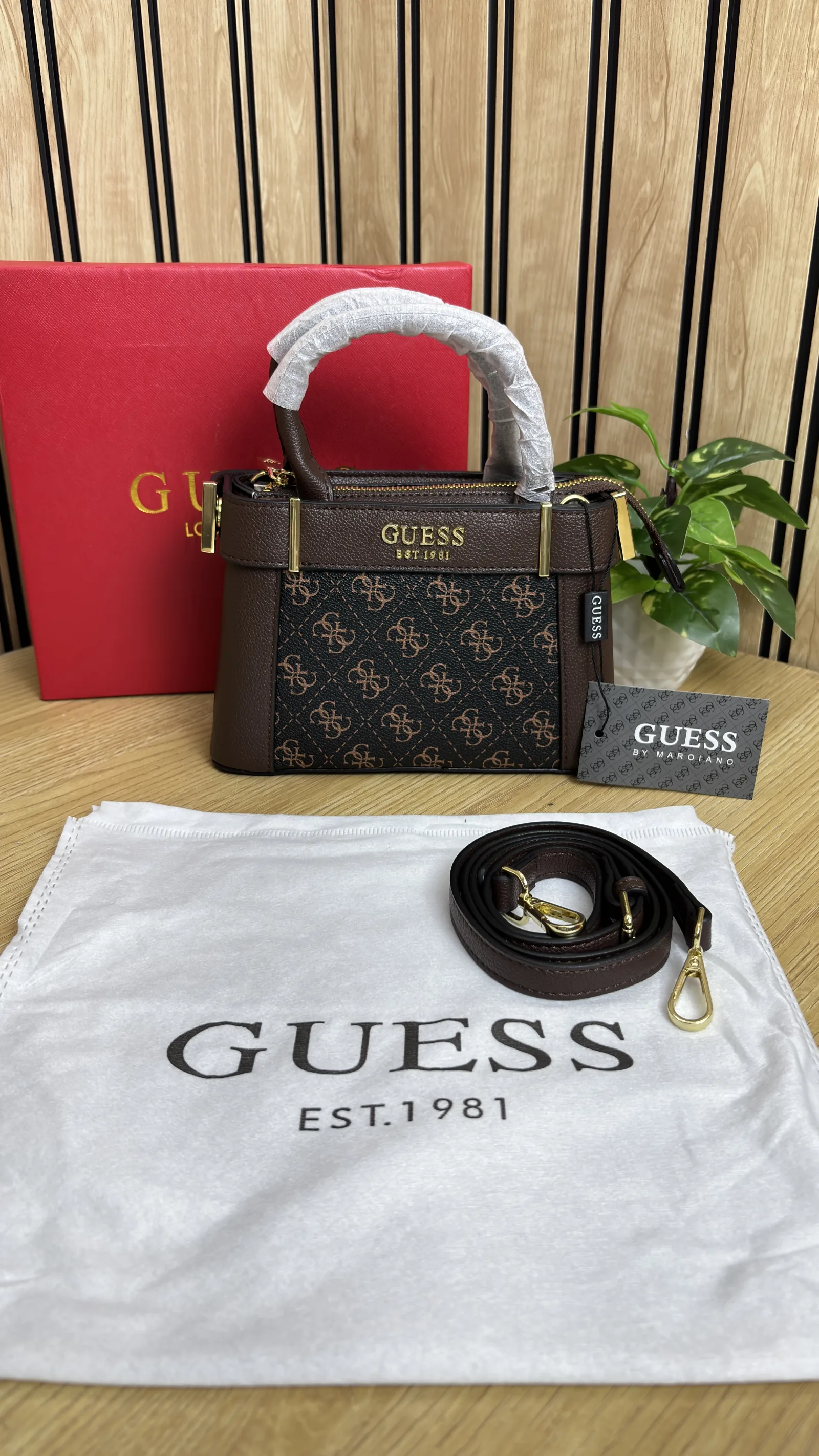 *GUESS SATCHEL BAG IN SMALL*