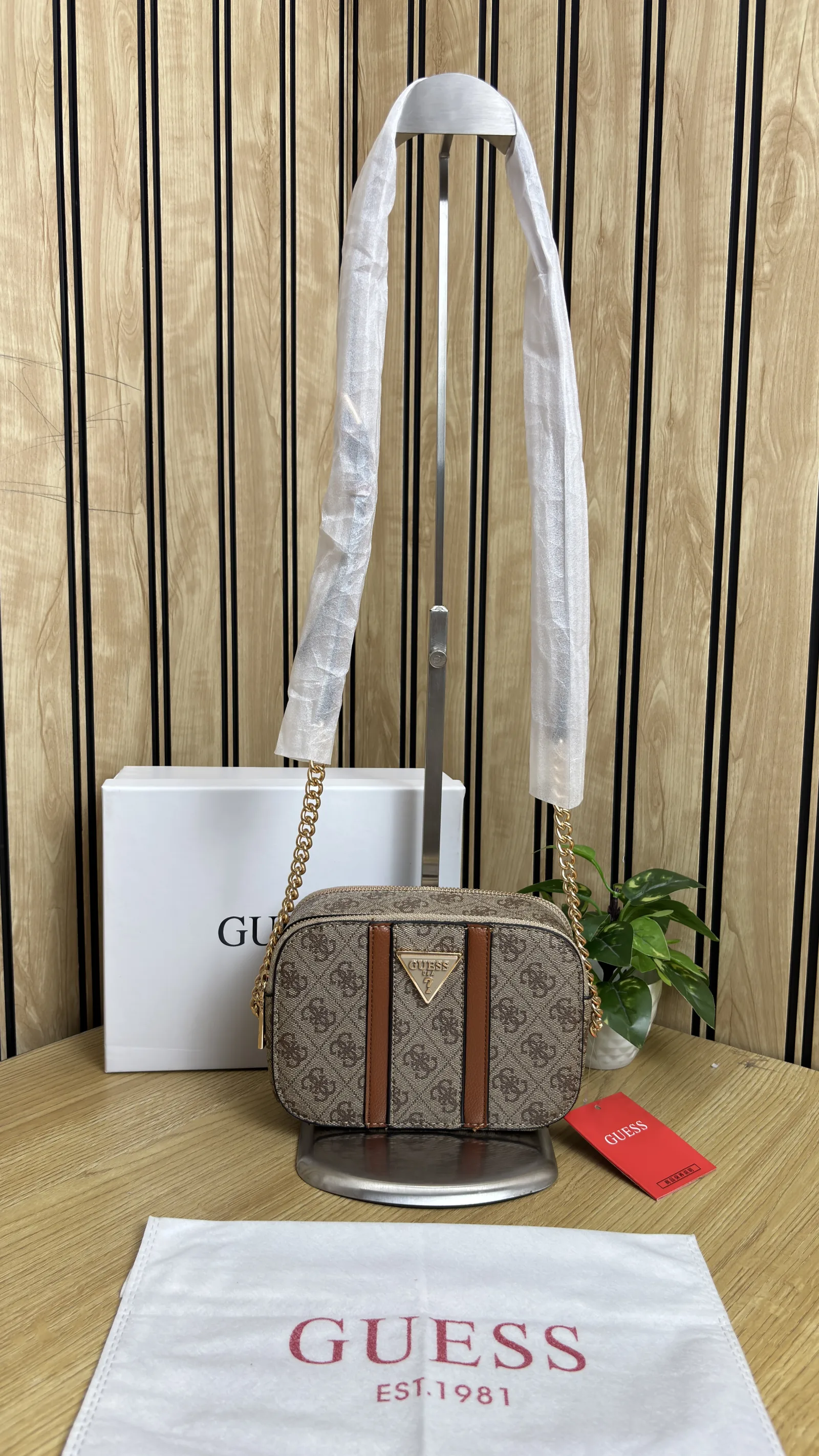 *GUESS CAMERA CROSSBODY BAG*