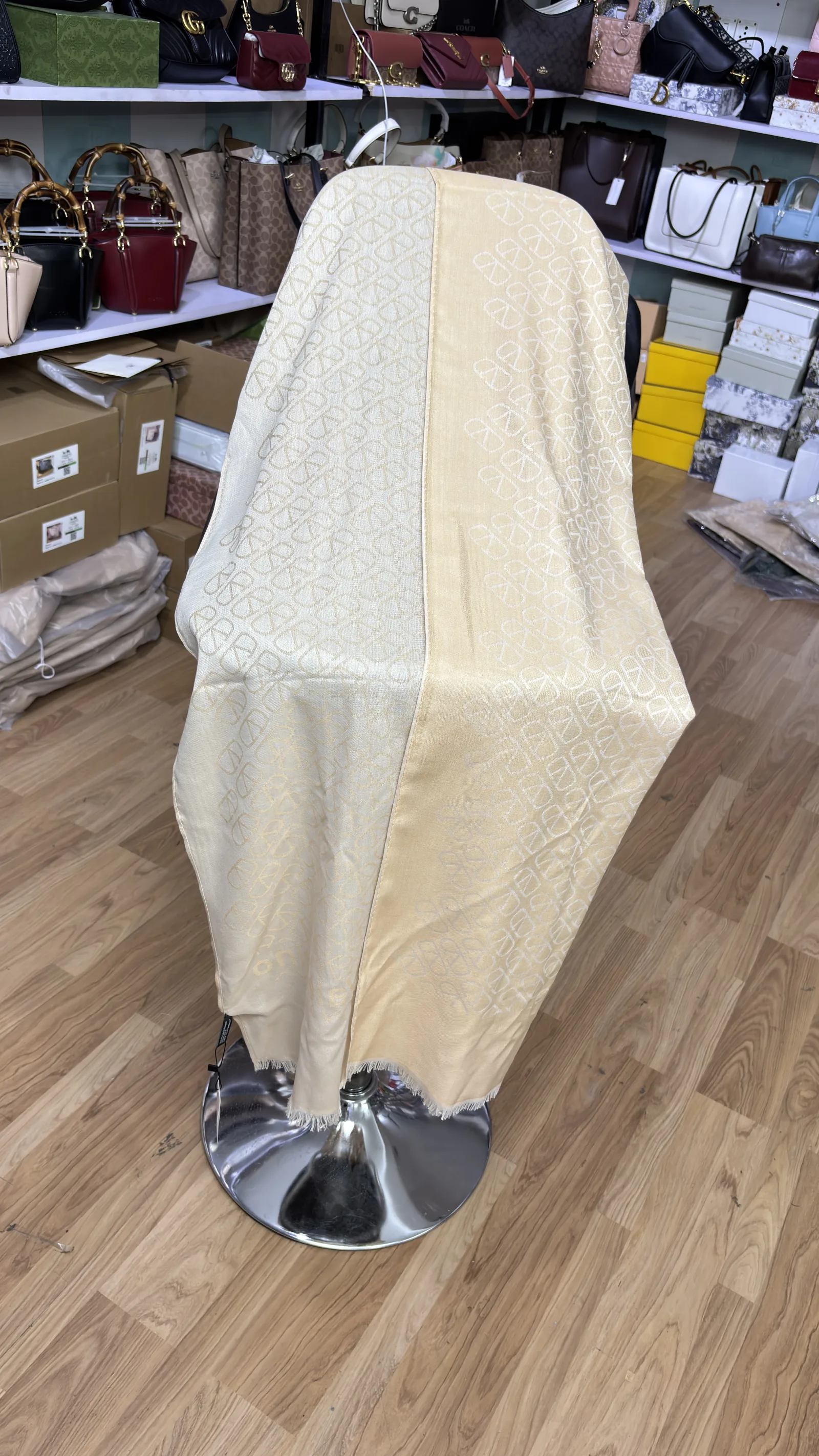 *VALENTINO SEMI WOOLLEN STOLES 003* 